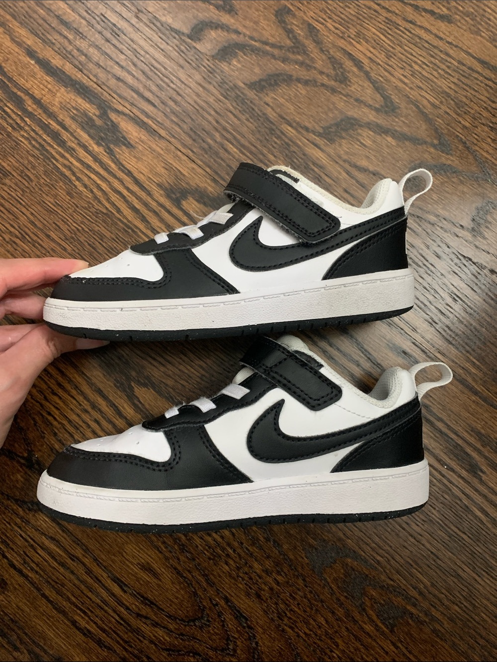Nike Kids Black and White Low-Top Sneakers with Hook Strap